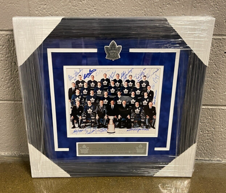 1962-63 STANLEY CUP CHAMPS TORONTO MAPLE LEAFS TEAM SIGNED FRAMED PHOTO JSA COA COLLECTIBLE MEMORABILIA