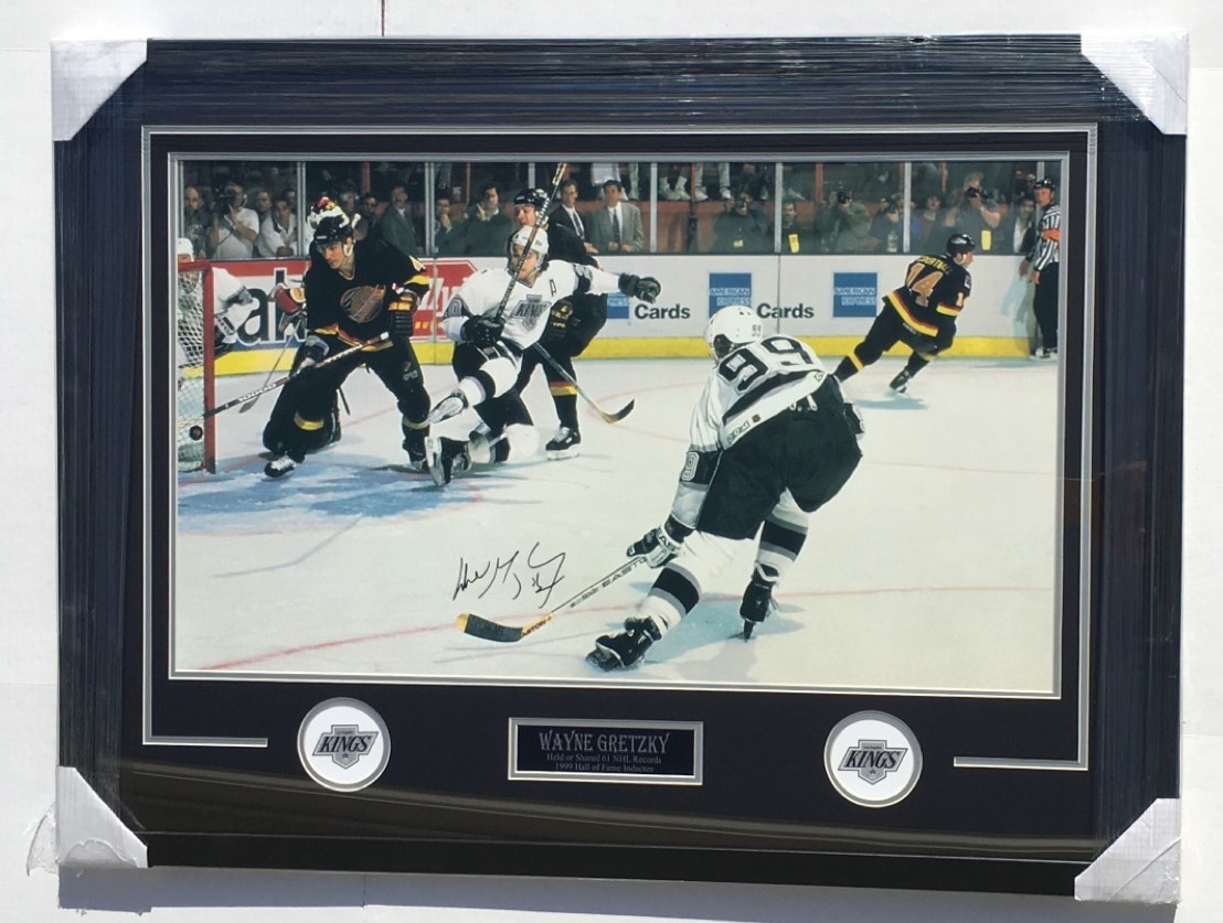 PSA/DNA New York Rangers WAYNE GRETZKY Signed Autographed FRAMED Hockey Canvas
