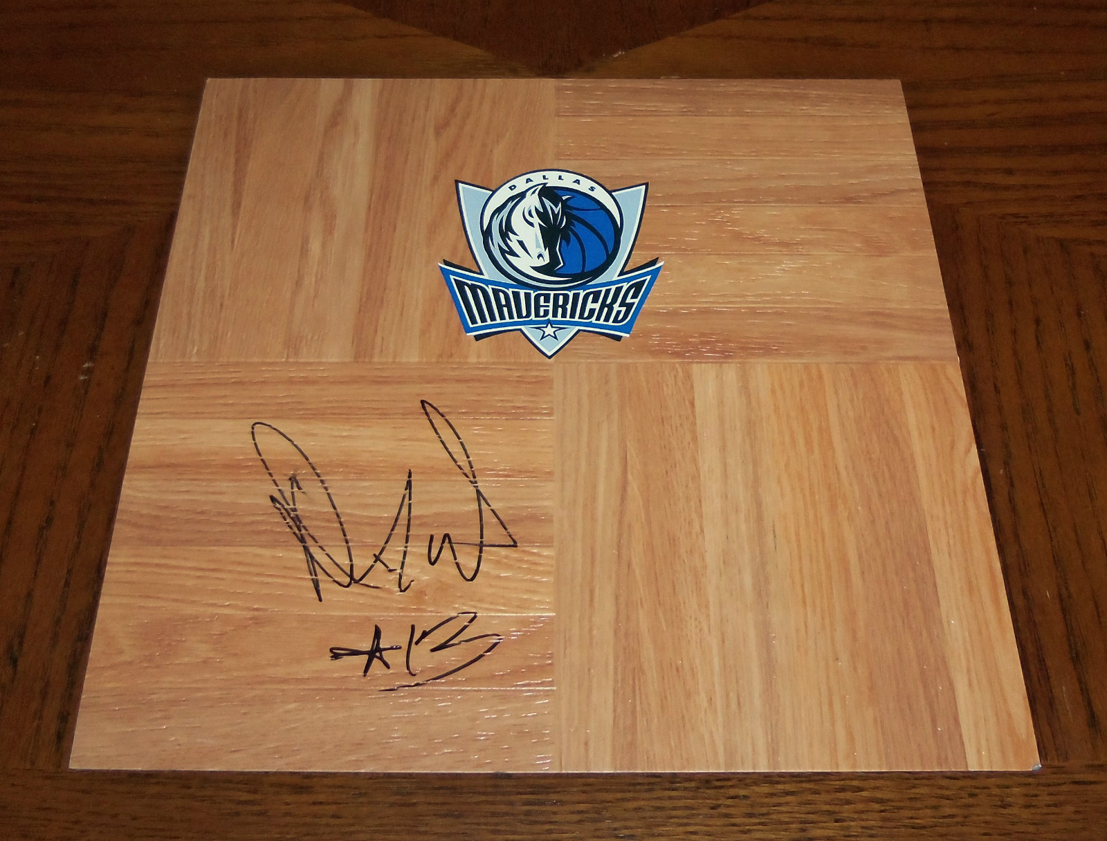 Dallas Mavericks DELONTE WEST Signed Autographed Basketball Floor COA! PROOF!
