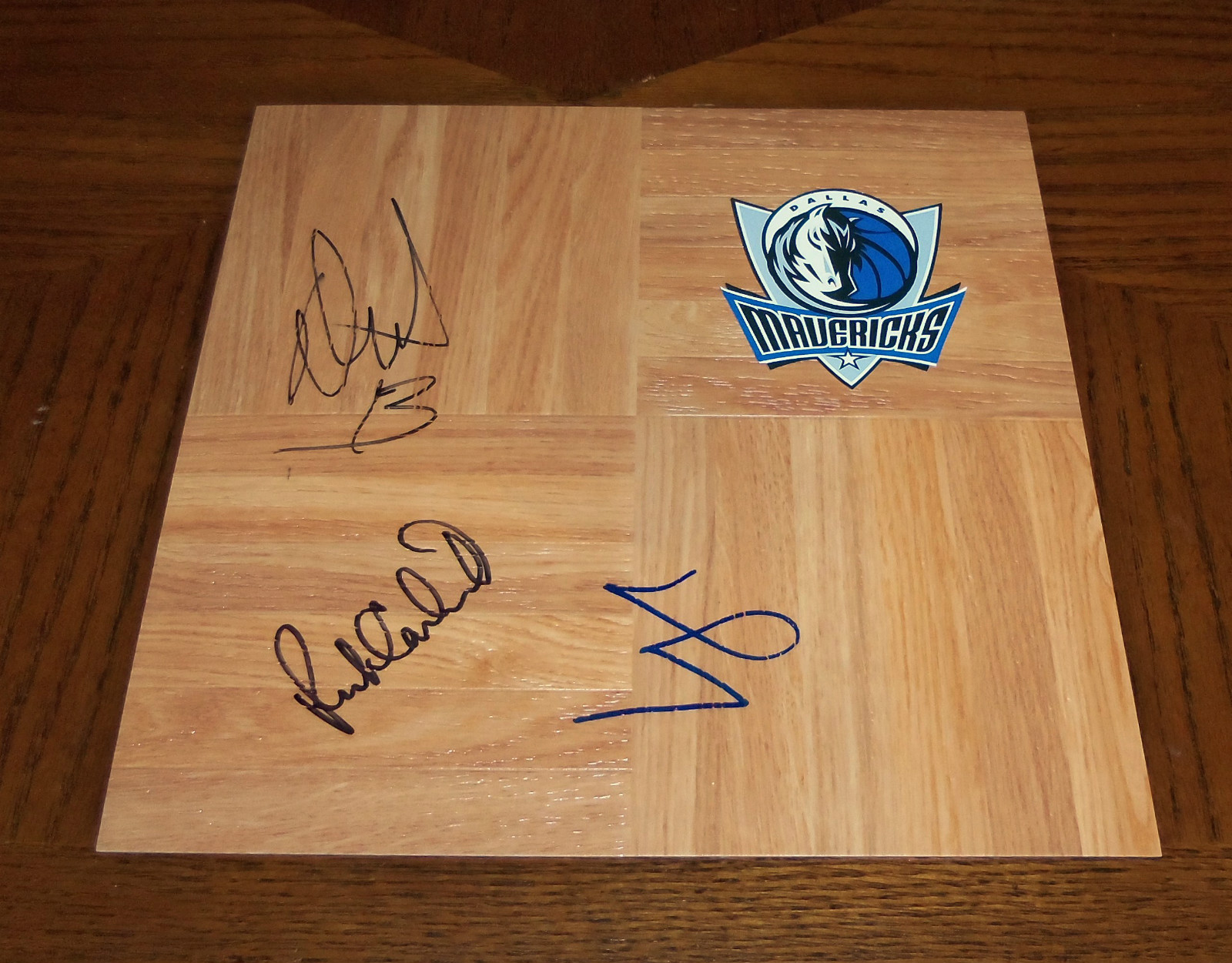 Mavericks LAMAR ODOM DELONTE WEST Signed Autographed Basketball Floor COA PROOF!
