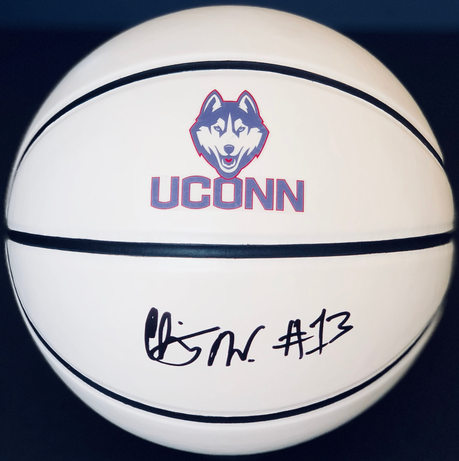 PSA/DNA UCONN Huskies #13 CHRISTYN WILLIAMS Signed Autographed Logo Basketball
