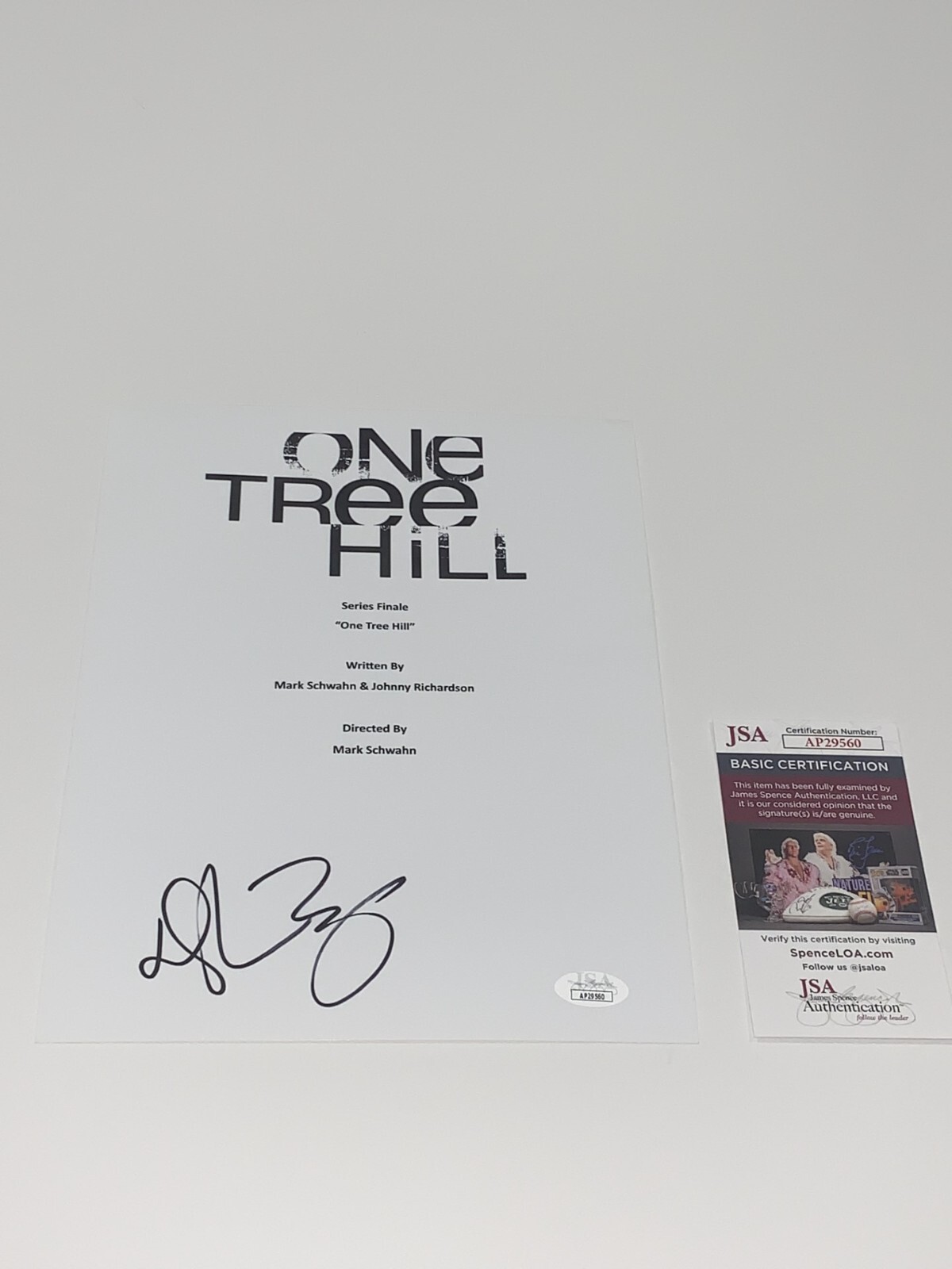 DAPHNE ZUNIGA SIGNED ONE TREE HILL SERIES FINALE SCRIPT AUTOGRAPHED JSA COA
