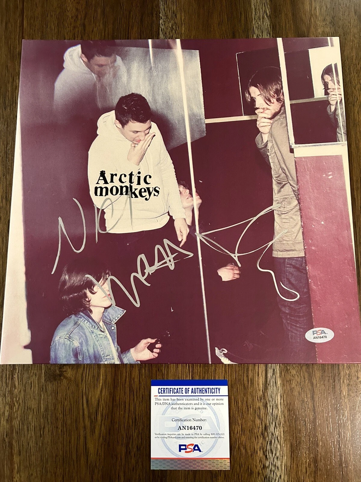 ‘ARCTIC MONKEYS’ SIGNED ‘HUMBUG’ AUTOGRAPH VINYL ALBUM ALEX TURNER PSA COLLECTIBLE MEMORABILIA