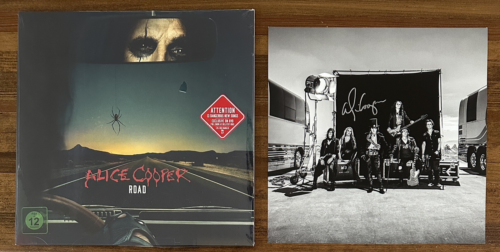 ALICE COOPER ROAD 2LP RED VINYL & AUTOGRAPHED SIGNED PICTURE BECKETT BAS COA COLLECTIBLE MEMORABILIA