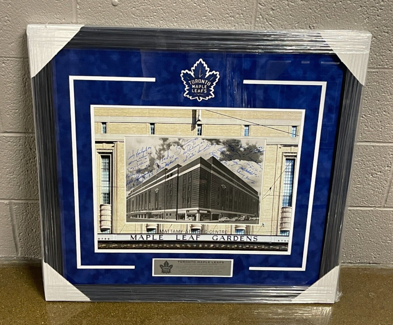 Toronto Maple Leaf Gardens Greats Framed & Matted Photo Signed By 20 JSA COA