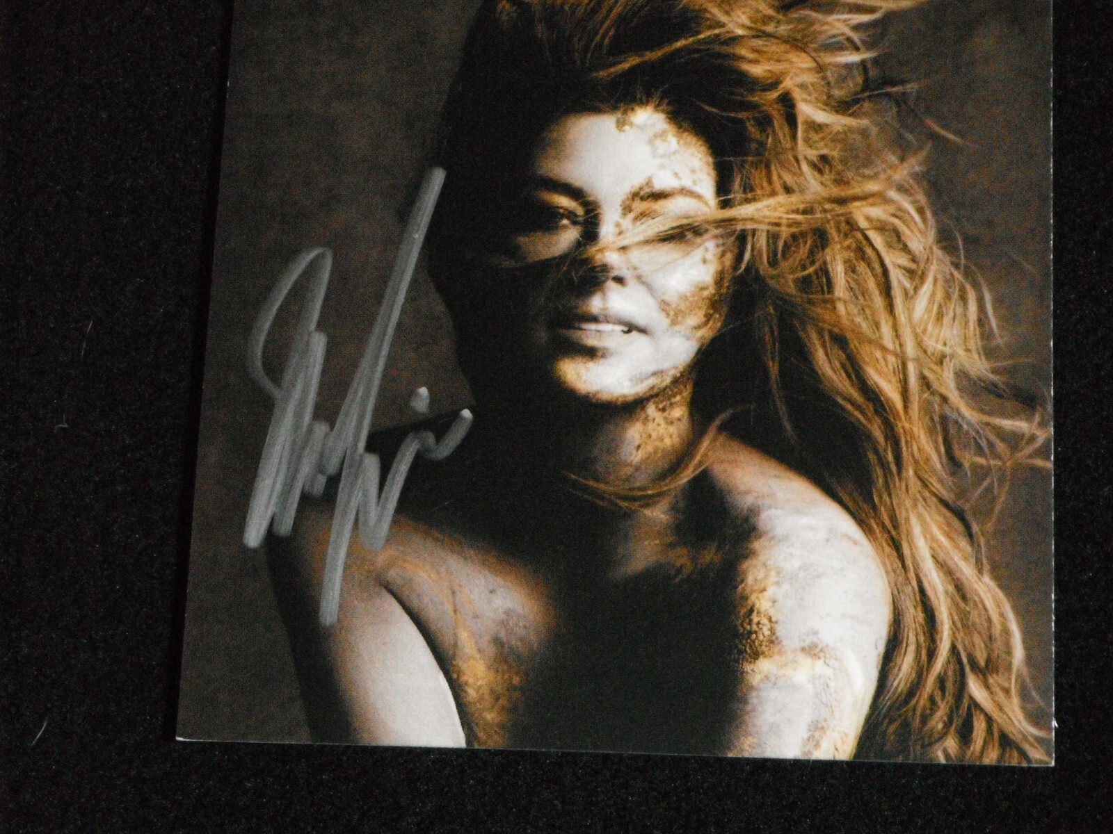 SHANIA TWAIN SIGNED QUEEN OF ME CD COVER INSERT
