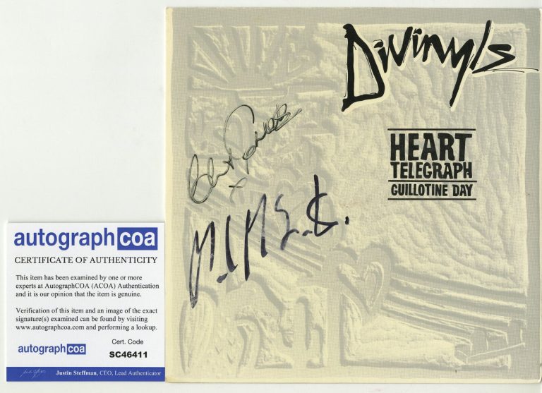 DIVINYLS, CHRISSY AMPHLETT MARK MCENTEE SIGNED VINYL 7″ ACOA HEART TELEGRAPH COLLECTIBLE MEMORABILIA