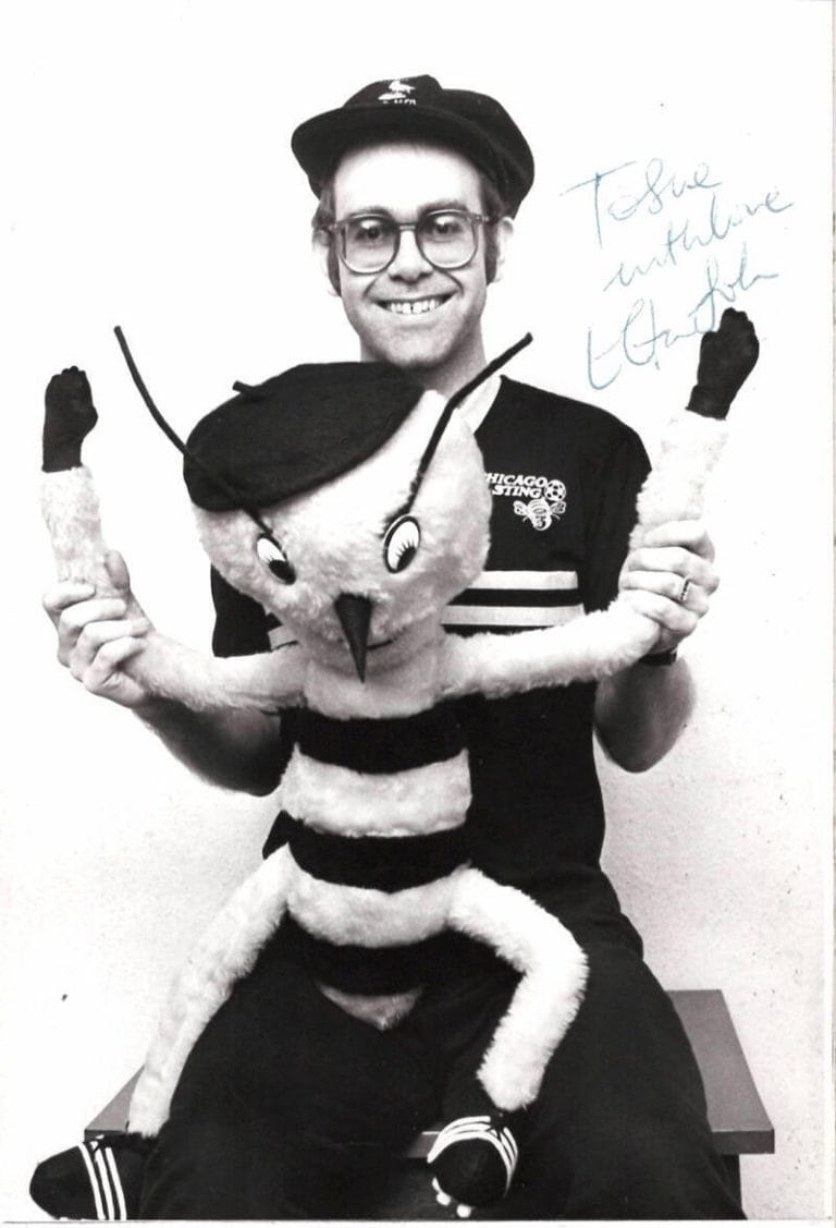 ELTON JOHN SIGNED AUTOGRAPH 5.5×8 CARDSTOCK PHOTO “TO SUE” VINTAGE SIGNATURE PSA COLLECTIBLE MEMORABILIA