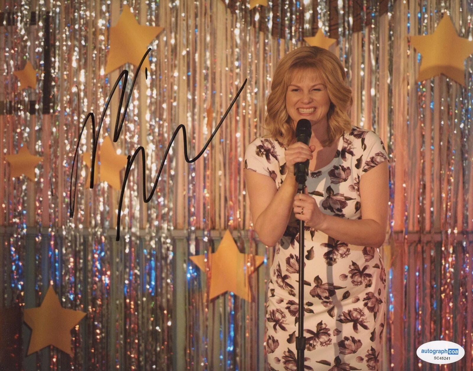 JENNIFER ROBERTSON SIGNED SCHITT'S CREEK 8X10 PHOTO 6 ACOA Opens in a