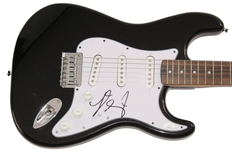 LAINEY WILSON SIGNED AUTOGRAPH FENDER GUITAR – SEXY ABBY ON YELLOWSTONE JSA COA COLLECTIBLE MEMORABILIA