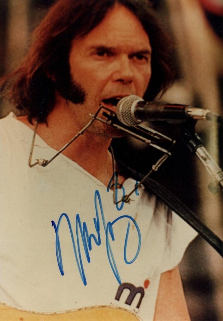 NEIL YOUNG SIGNED AUTOGRAPH 7×10 PHOTO – CSNY BUFFALO SPRINGFIELD W/ BECKETT COA COLLECTIBLE MEMORABILIA