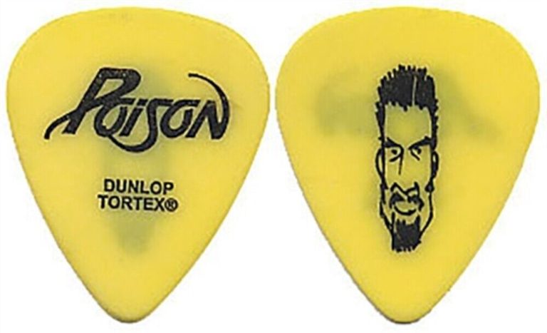 POISON AUTHENTIC 2006 TOUR VIDEO CREW CUSTOM STAGEHAND COLLECTIBLE GUITAR PICK COLLECTIBLE MEMORABILIA