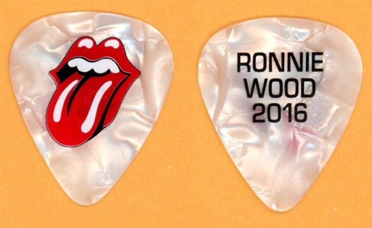 ROLLING STONES RONNIE WOOD VINTAGE GUITAR PICK – 2016 TOUR COLLECTIBLE MEMORABILIA