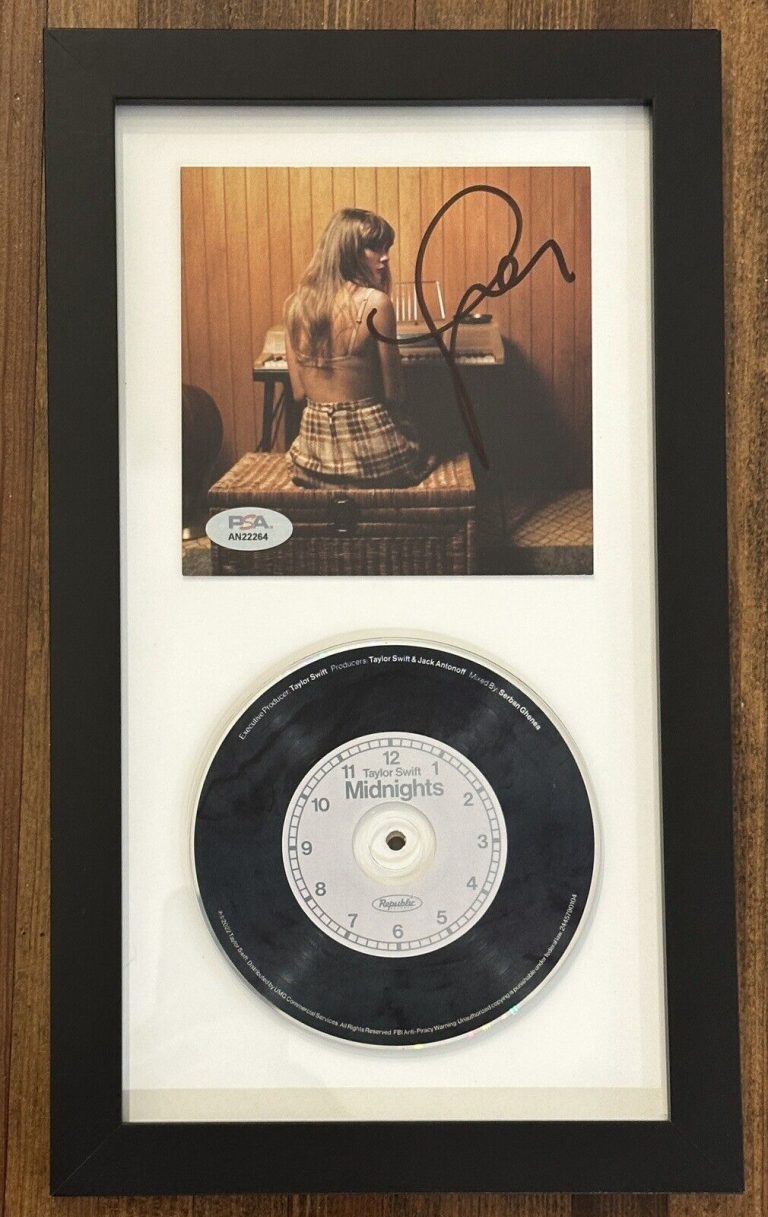 TAYLOR SWIFT MIDNIGHTS JADE GREEN CD & AUTOGRAPHED FRAMED PICTURE PSA DNA COA
 COLLECTIBLE MEMORABILIA