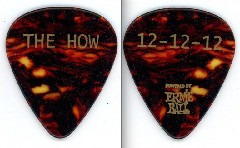 THE WHO PETE TOWNSHEND VINTAGE GUITAR PICK – 12/12/12 THE CONCERT FOR NY
 COLLECTIBLE MEMORABILIA