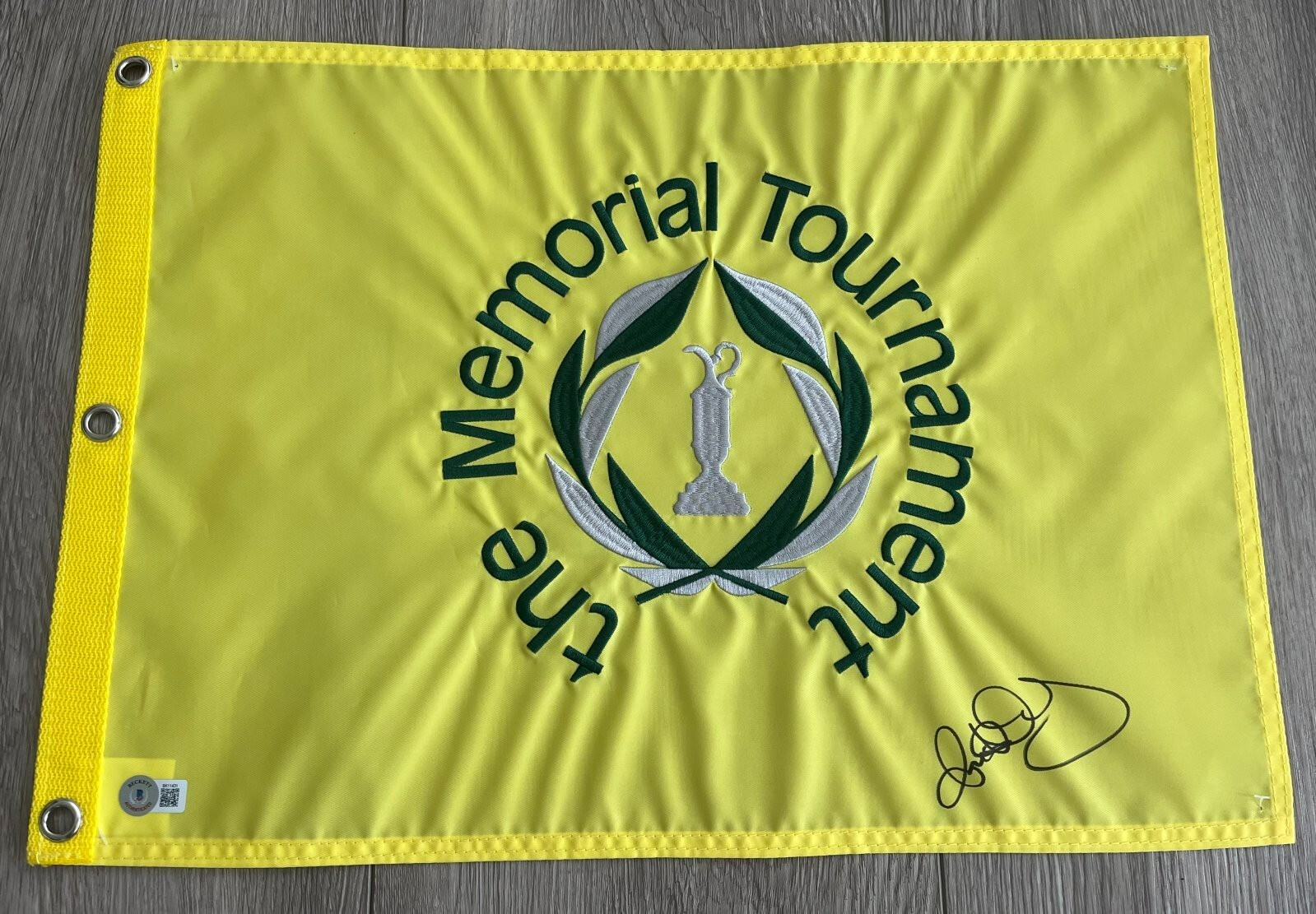 RORY MCILROY SIGNED THE MEMORIAL TOURNAMENT FLAG w/EXACT VIDEO PROOF BECKETT COA