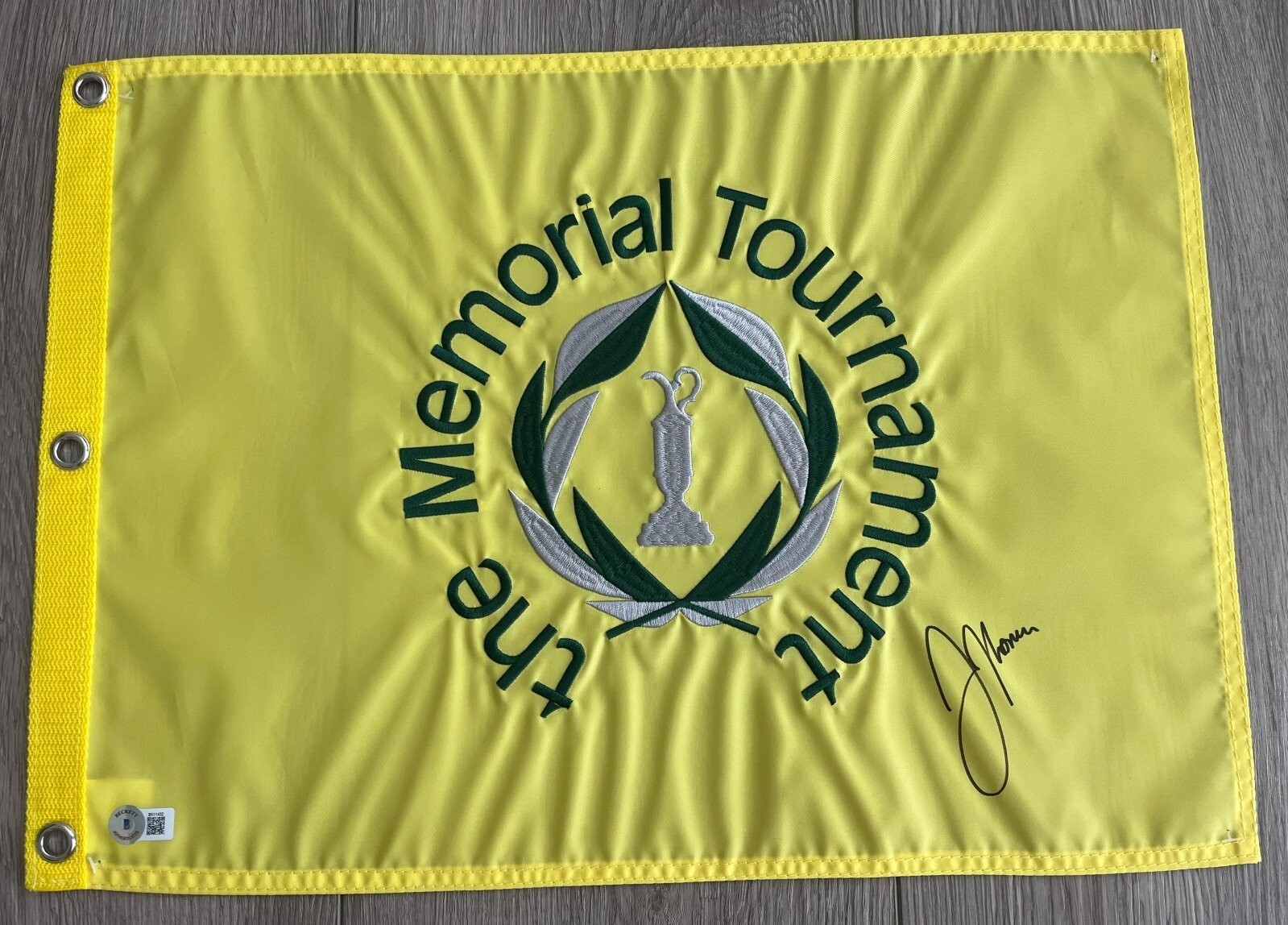 JUSTIN THOMAS SIGNED THE MEMORIAL TOURNAMENT FLAG w/PROOF & BECKETT BAS COA