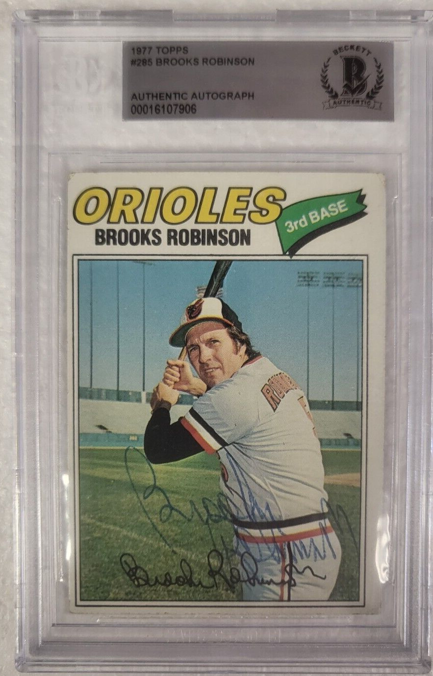1977 TOPPS BROOKS ROBINSON ORIOLES SIGNED AUTOGRAPHED CARD #285 BECKETT AUTH