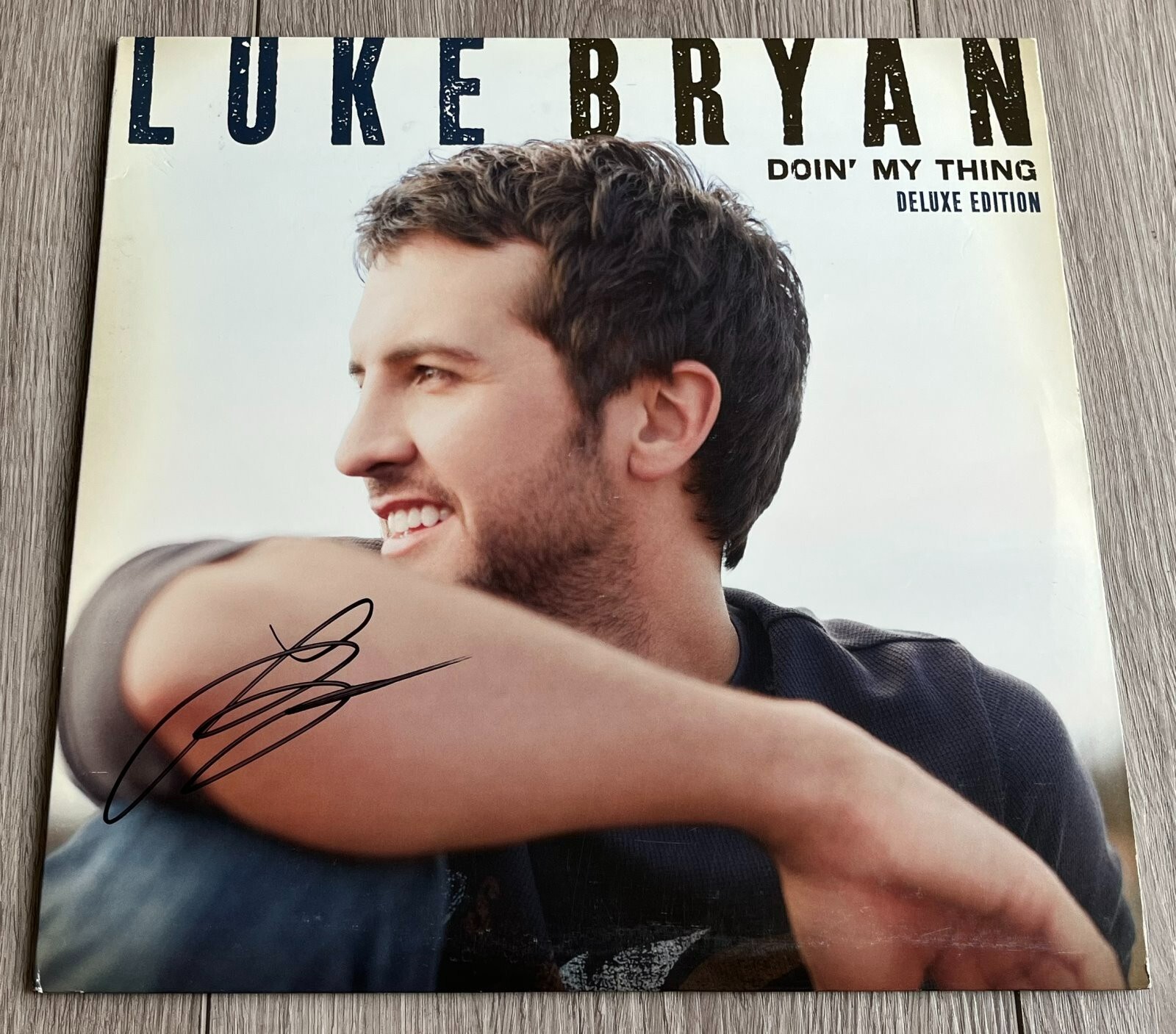 LUKE BRYAN SIGNED DOIN' MY THING VINYL LP w/EXACT VIDEO PROOF & BECKETT COA