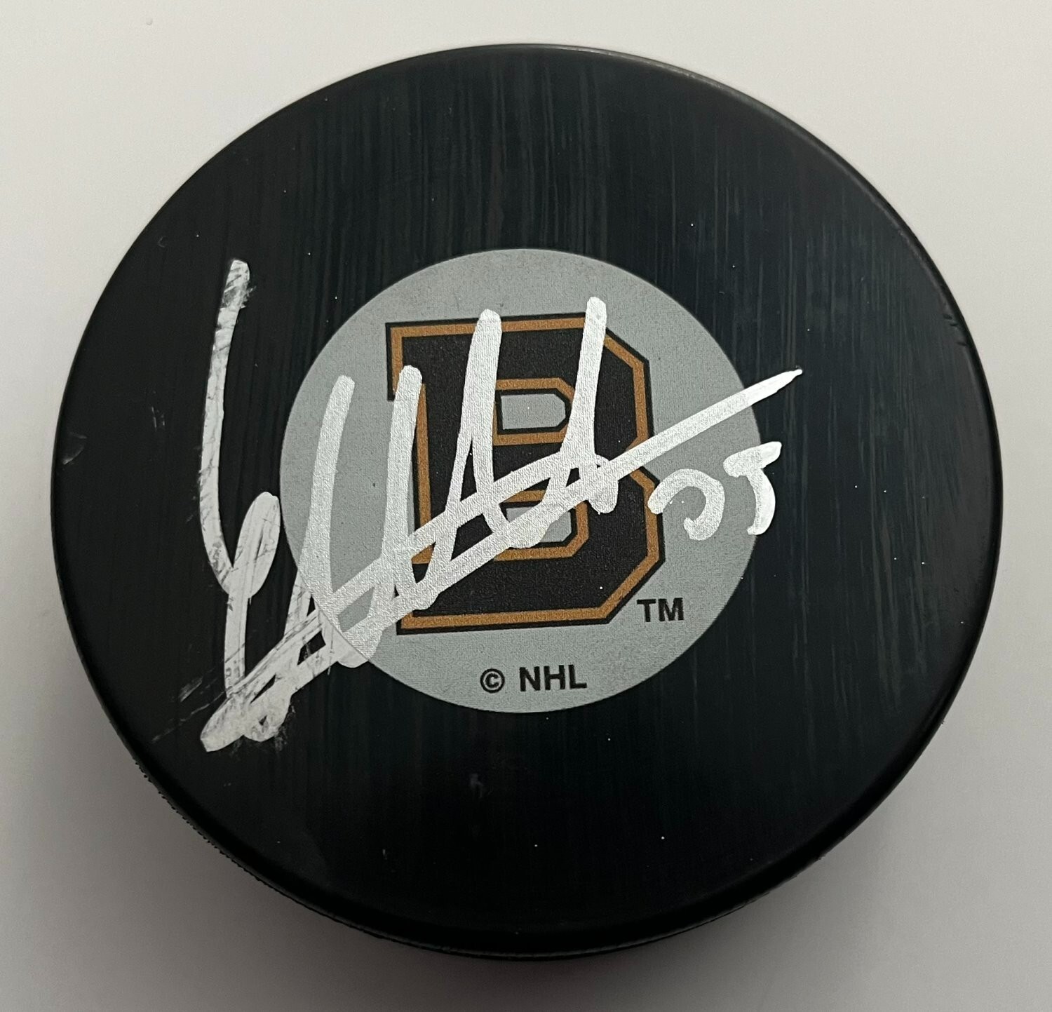 LINUS ULLMARK SIGNED AUTOGRAPH BOSTON BRUINS PUCK w/EXACT PROOF BECKETT COA