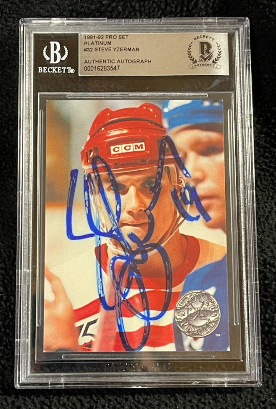Steve Yzerman Signed 1991/92 Pro Set Platinum Card #32 BAS Detroit Red Wings