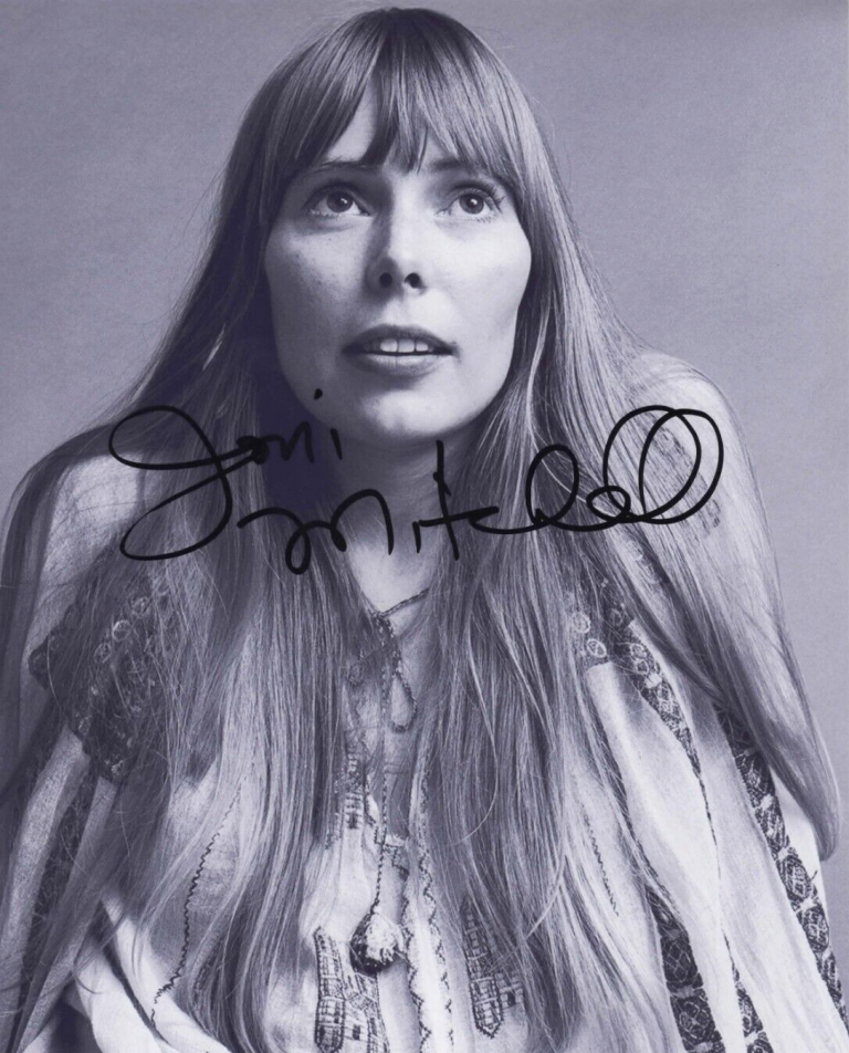 JONI MITCHELL SIGNED 8×10 PHOTO W/ JSA LOA COLLECTIBLE MEMORABILIA