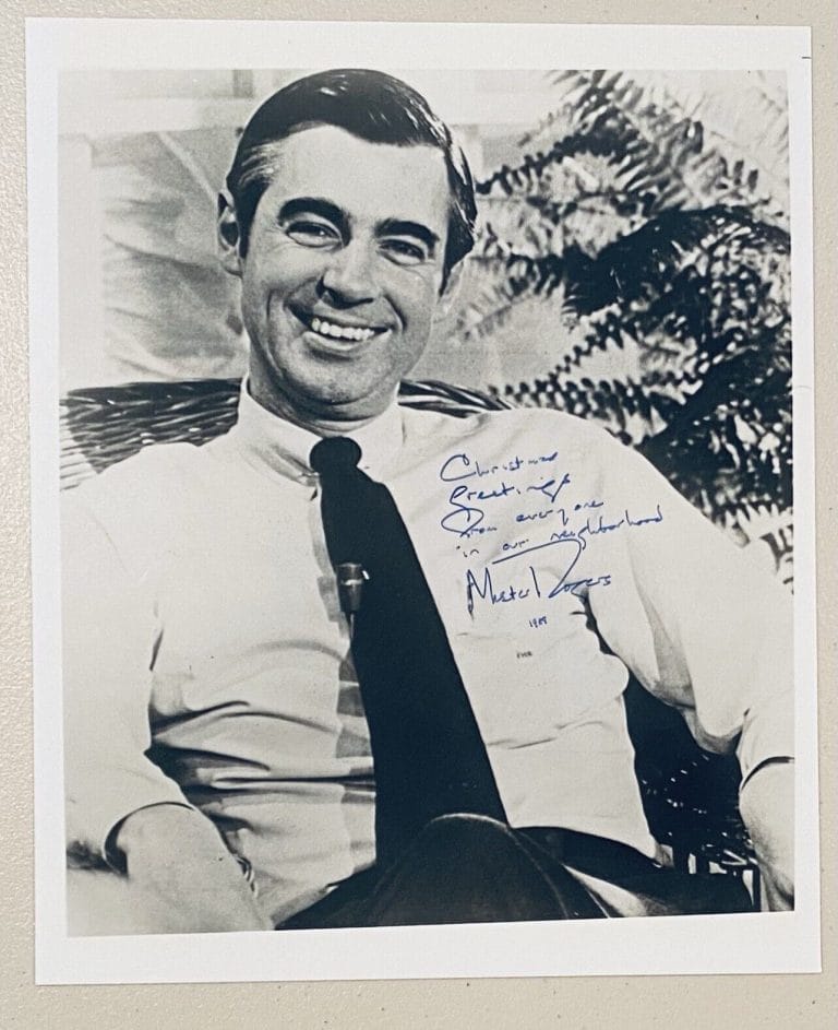 MISTER ROGERS SIGNED AUTOGRAPHED 8×10 PHOTO W CHRISTMAS INSCRIPTION BAS BECKETT COLLECTIBLE MEMORABILIA