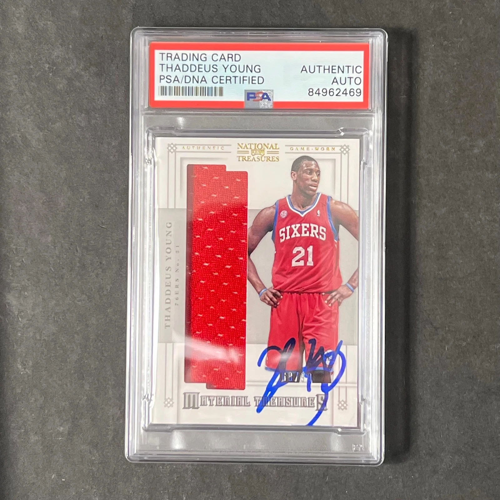 2012-13 Panini National Treasures #38 Thaddeus Young Signed Card PSA AUTO Slabbe