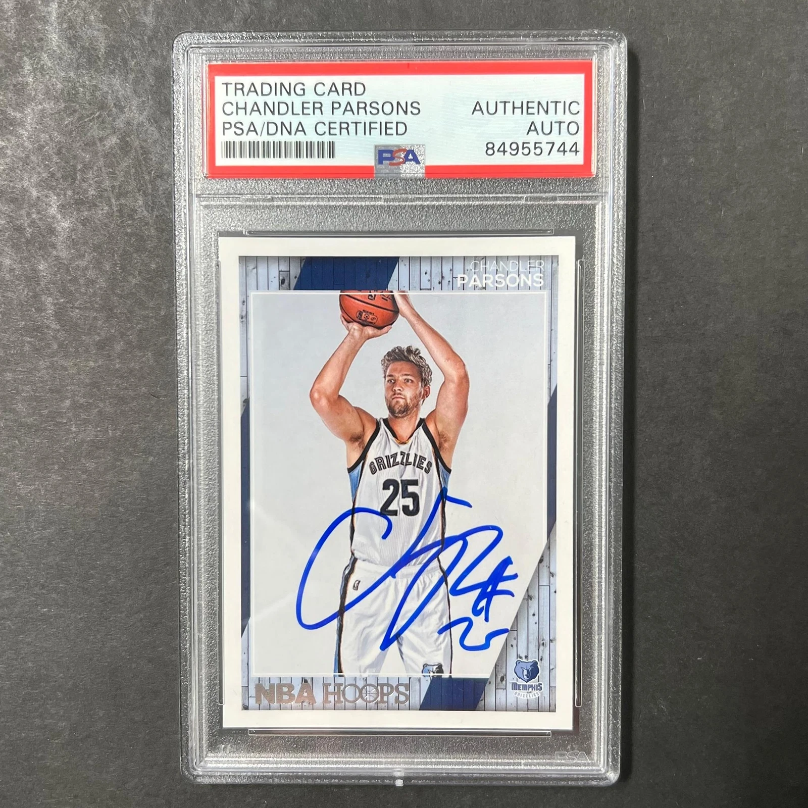 2016-17 NBA Hoops #83 Chandler Parsons Signed Card AUTO PSA/DNA Slabbed Memphis