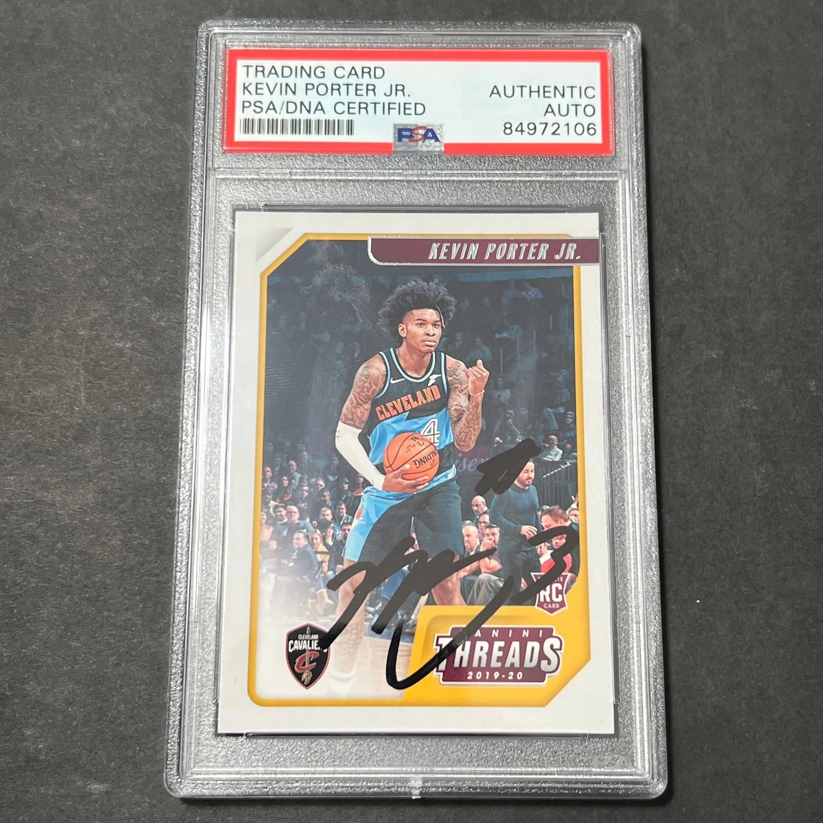 2019-20 Panini Chronicles Threads #99 Kevin Porter Jr. Signed Card PSA Slabbed C