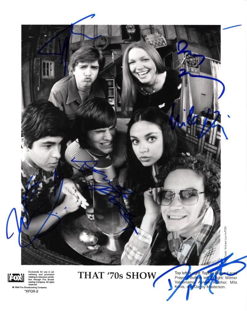 That 70's Show Cast Signed Autograph 8x10 Photo - Danny Masterson +5 w/ JSA COA