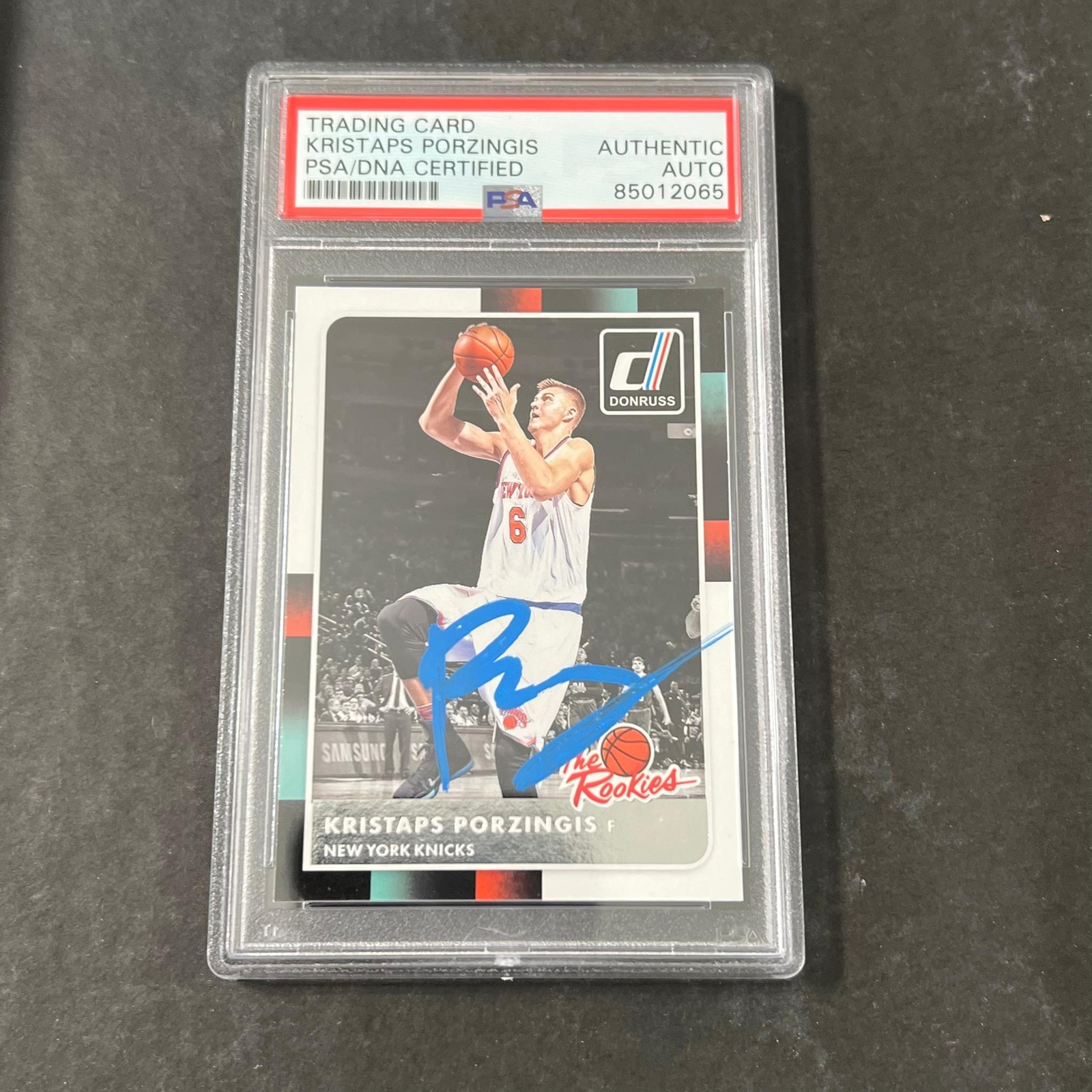 2015-16 Panini Donruss #32 Kristaps Porzingis Signed Card AUTO PSA Slabbed RC Kn