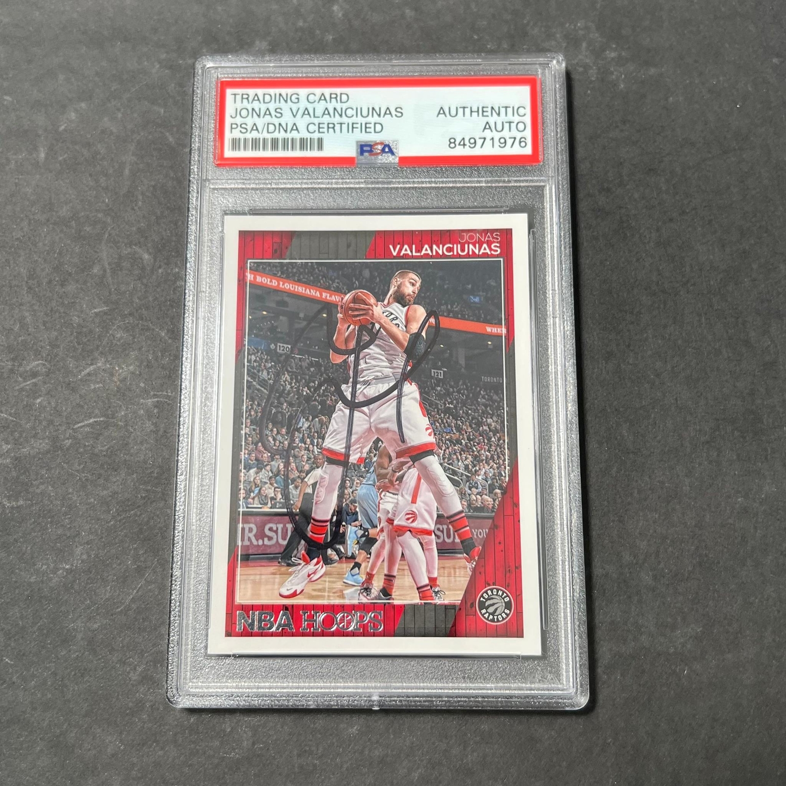 2016-17 NBA Hoops Blue #112 Jonas Valanciunas Signed Card AUTO PSA Slabbed Rapto