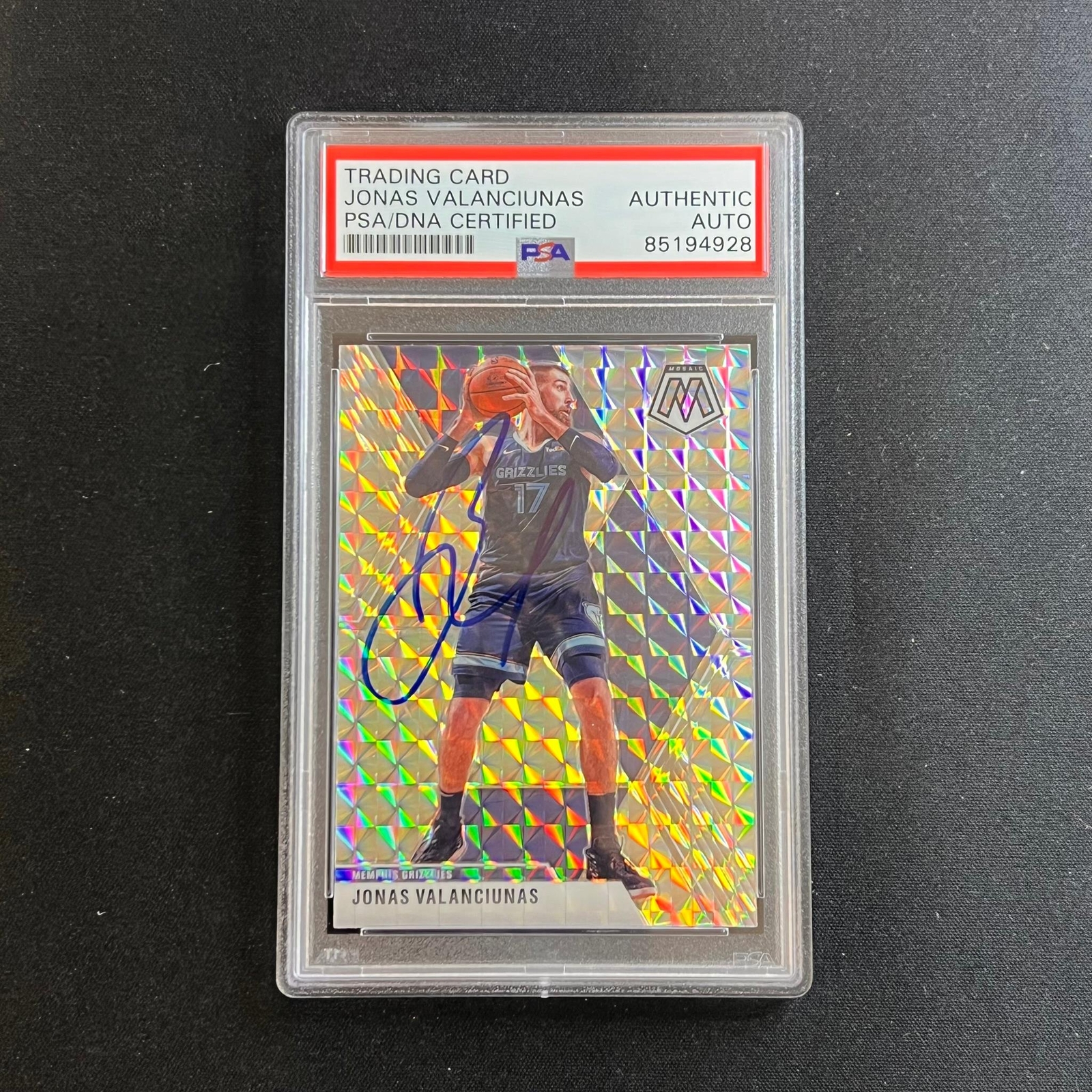 2019-20 Panini Mosaic #86 Jonas Valanciunas Signed Card AUTO PSA Slabbed Grizzli