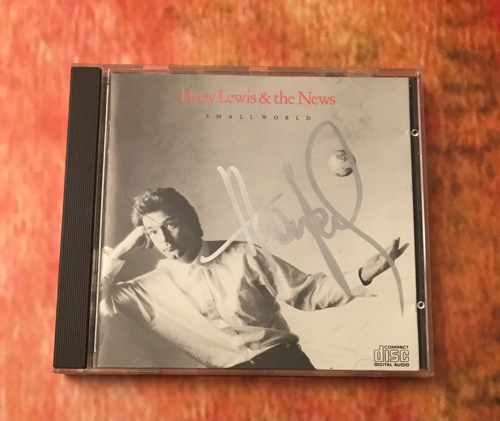 GFA Smallworld and & the News * HUEY LEWIS * Signed CD Booklet JL1 COA