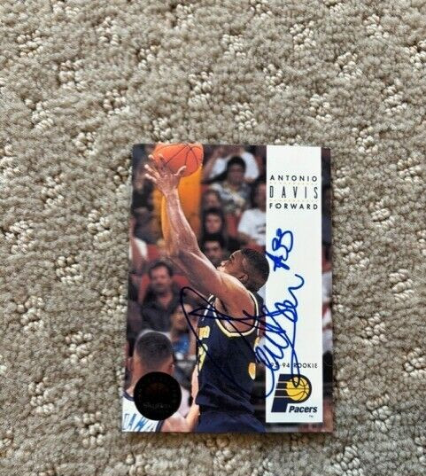 SIGNED AUTOGRAPHED 1993-94 SkyBox Antonio Davis Rookie Indiana Pacers #232