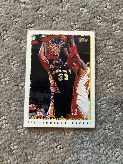 1994-95 Topps Indiana Pacers #82 Antonio Davis signed autographed card