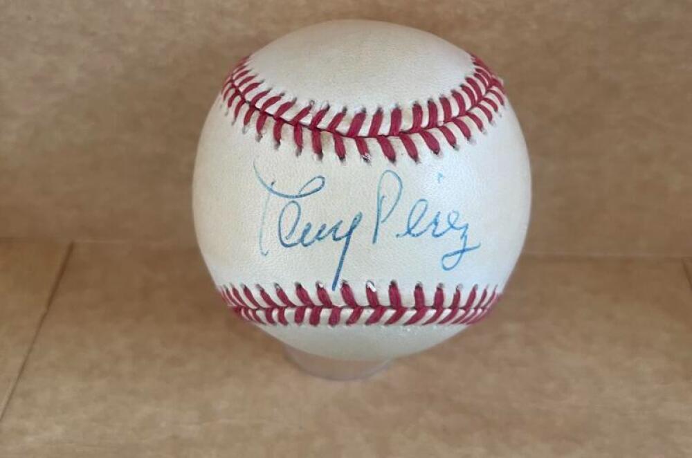 TONY PEREZ REDS/PHILLIES SIGNED VINTAGE N.L BASEBALL BECKETT AUTH