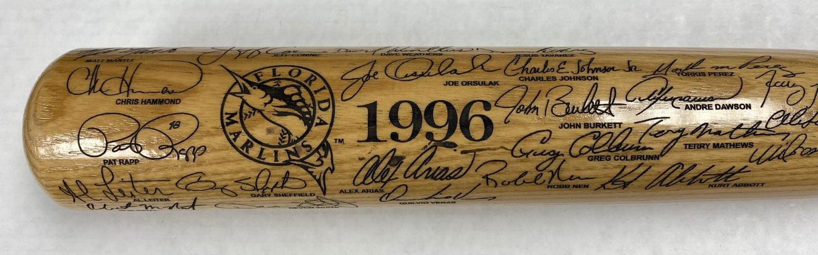 1996 HEAVY HITTER FLORIDA MARLINS TEAM SIGNED LIMITED EDITION BAT W/BOX COLLECTIBLE MEMORABILIA