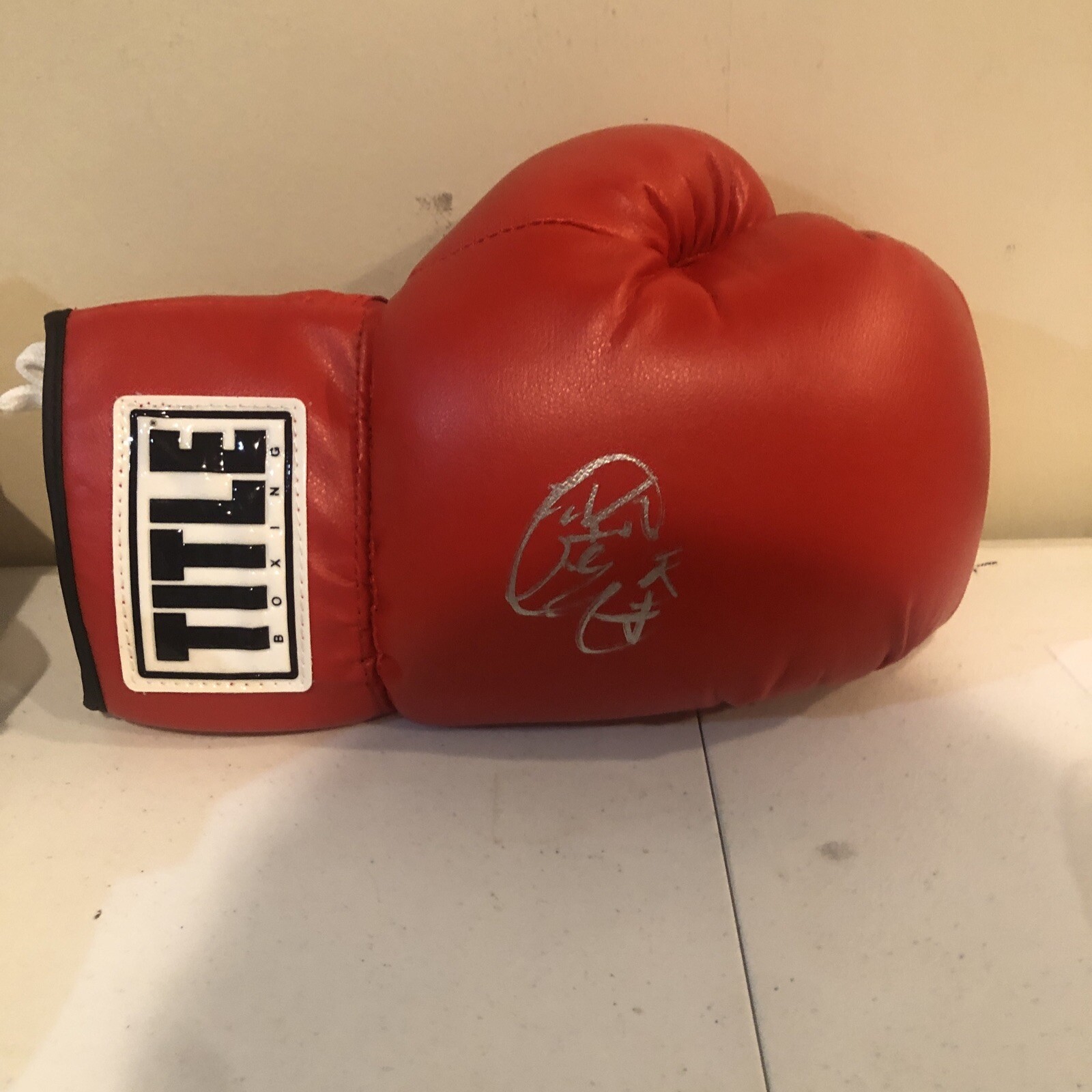 REIYA ABE SIGNED AUTOGRAPH BOXING GLOVE COA JAPAN BOXER CHAMP IBF