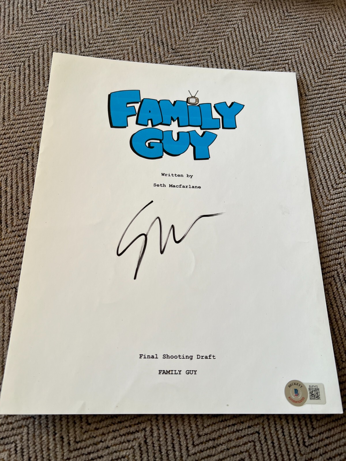 SETH MACFARLANE SIGNED AUTOGRAPH FAMILY GUY SCRIPT BECKETT BAS COA D