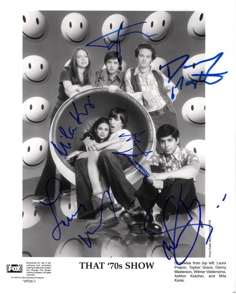 That 70's Show Full Cast Signed Autograph 8x10 Photo - Mila Kunis +5 JSA COA