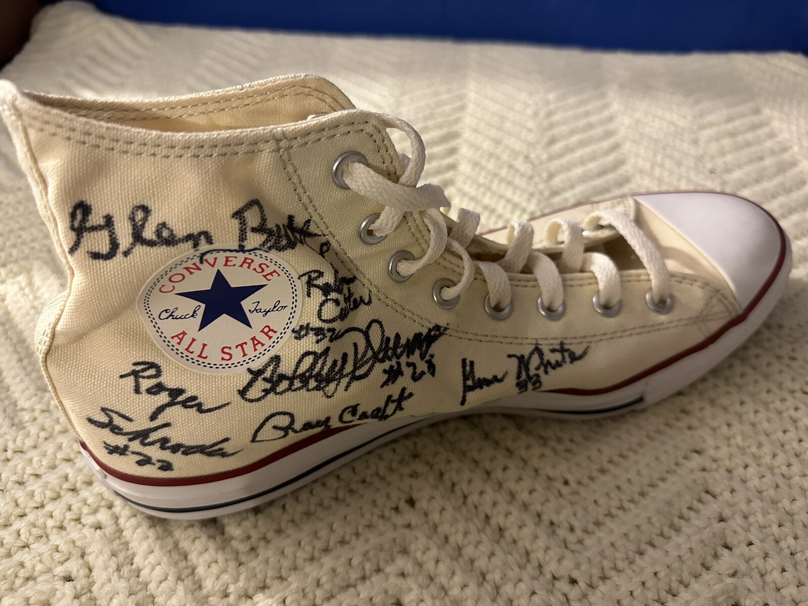 1954 MILAN INDIANS TEAM SIGNED CONVERSE CHUCK TAYLOR SHOE HOOSIERS BOBBY PLUMP COLLECTIBLE MEMORABILIA