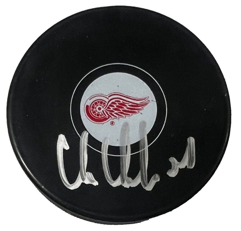 CHRIS CHELIOS signed (DETROIT RED WINGS) Hockey puck BECKETT BAS BM02744