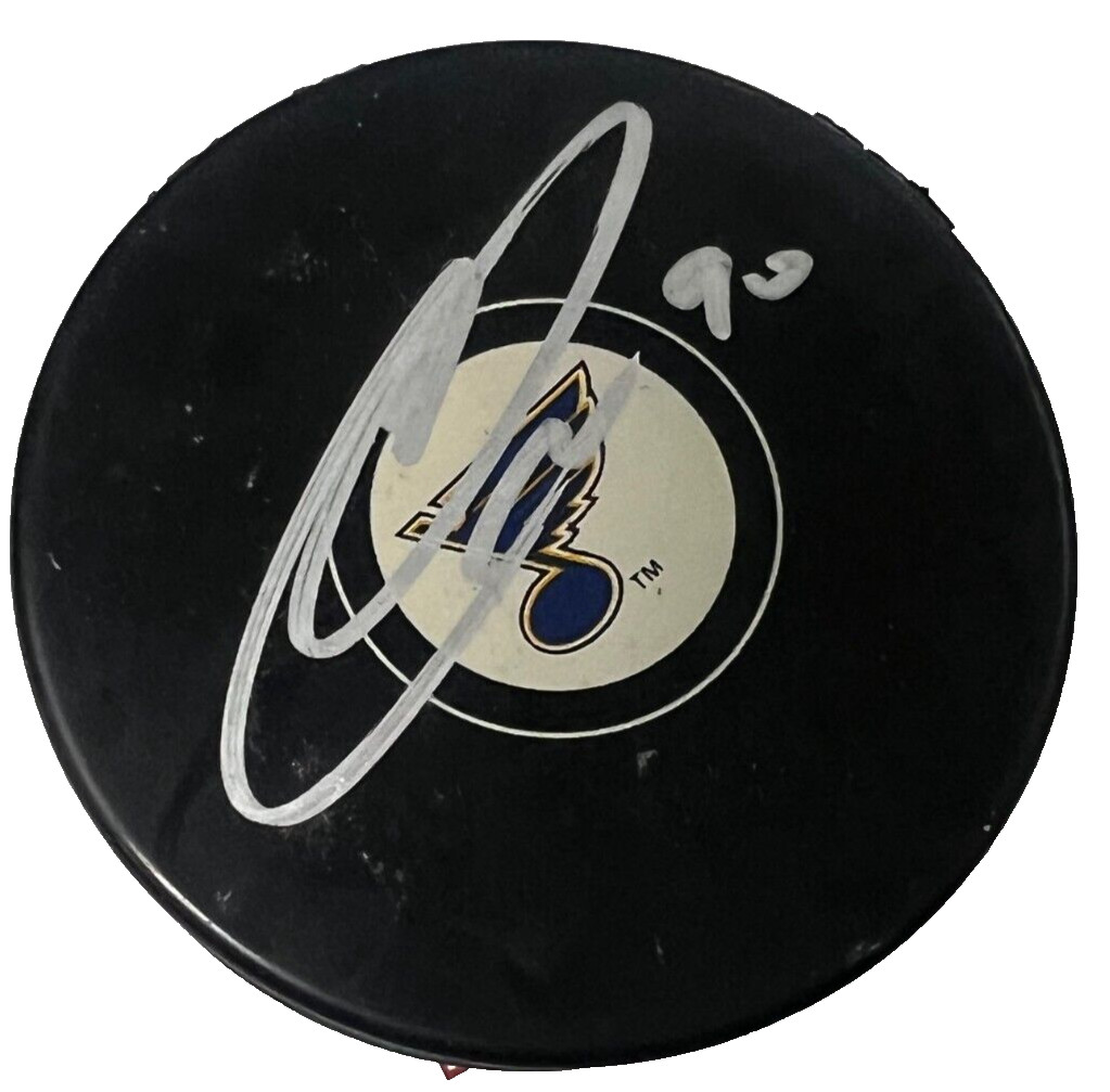 RYAN O'REILLY signed (ST LOUIS BLUES) Hockey puck BECKETT BAS BM02747
