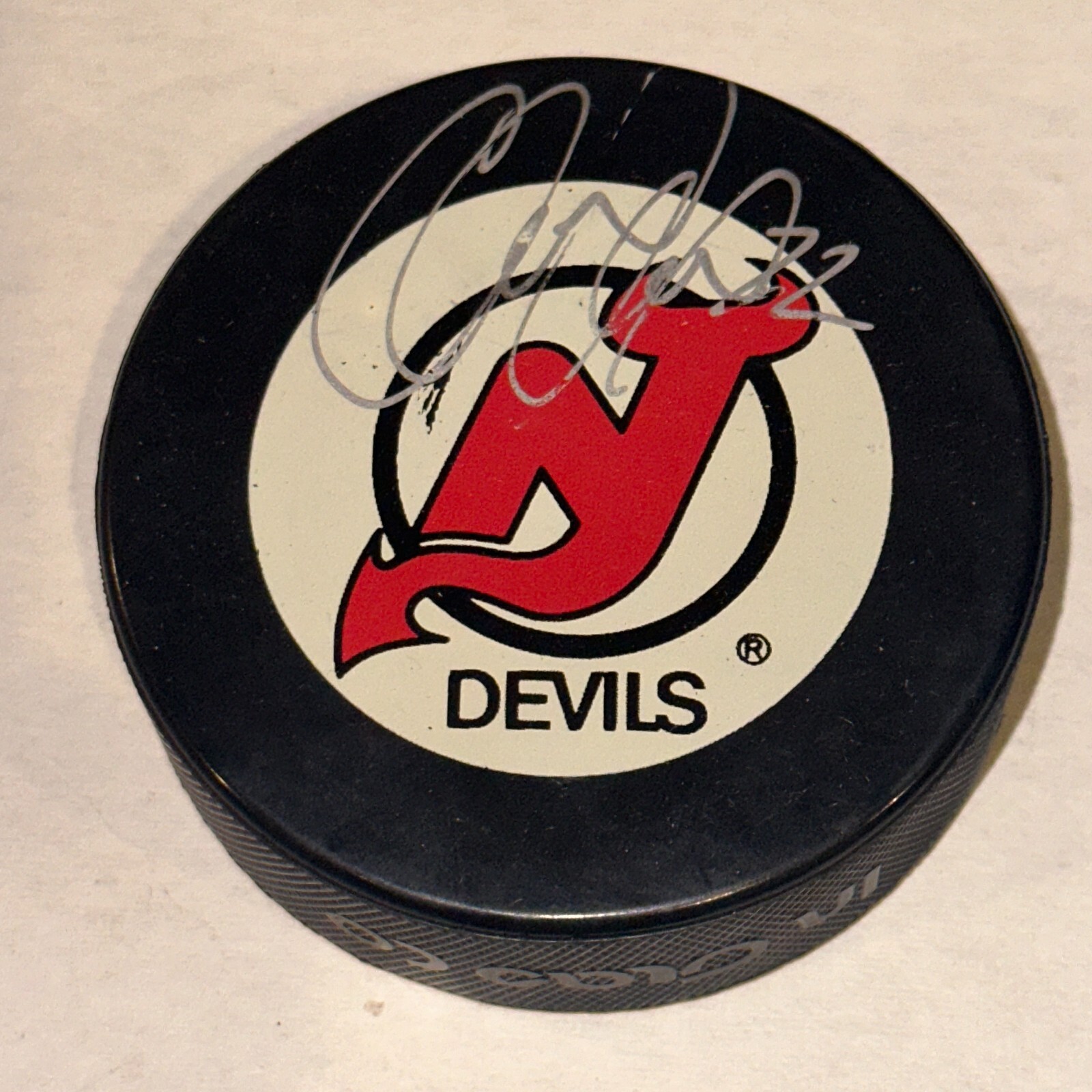 CLAUDE LEMIEUX Signed New Jersey DEVILS Official GAME Puck Beckett BAS