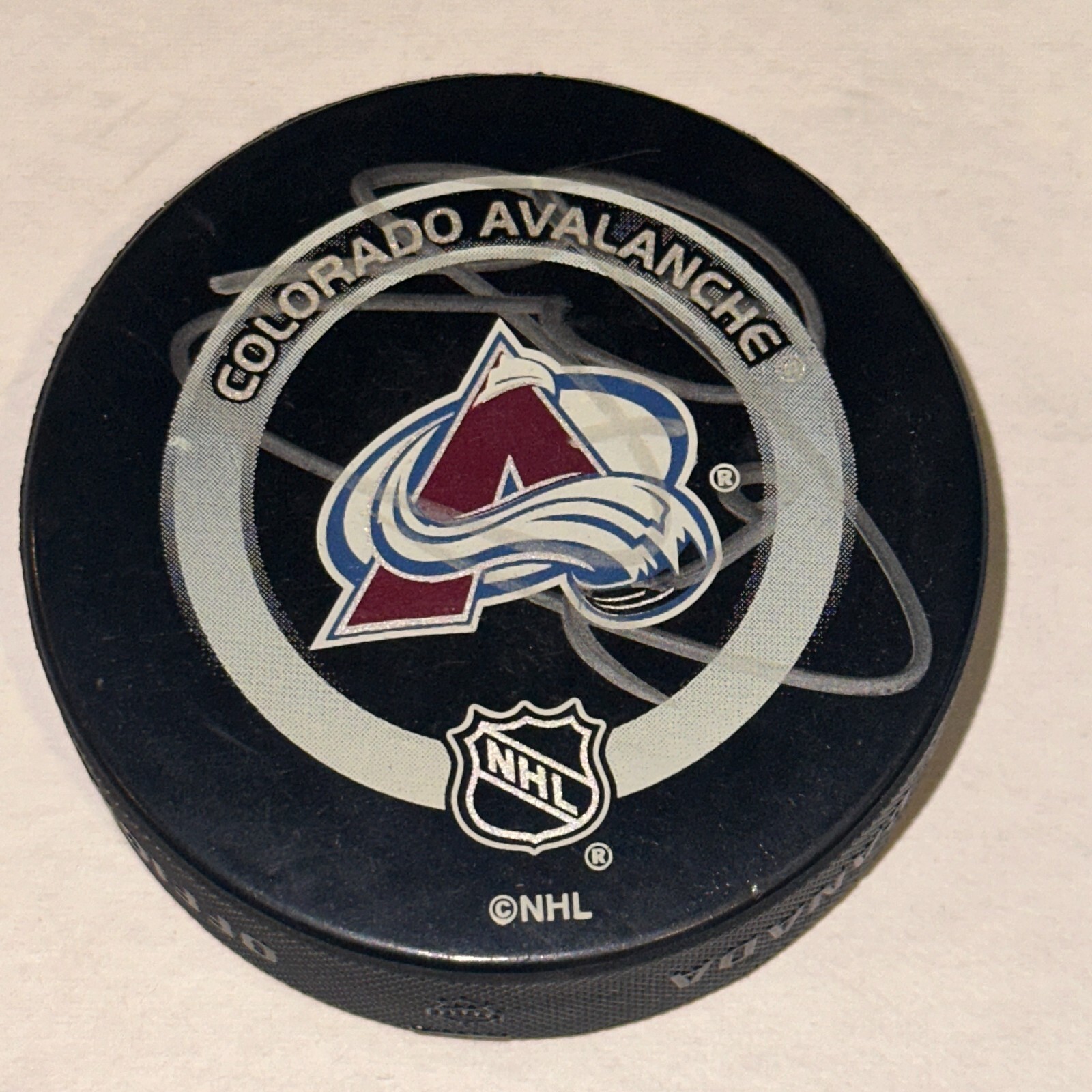 JOE SAKIC Signed Colorado AVALANCHE Official GAME Puck Beckett BAS