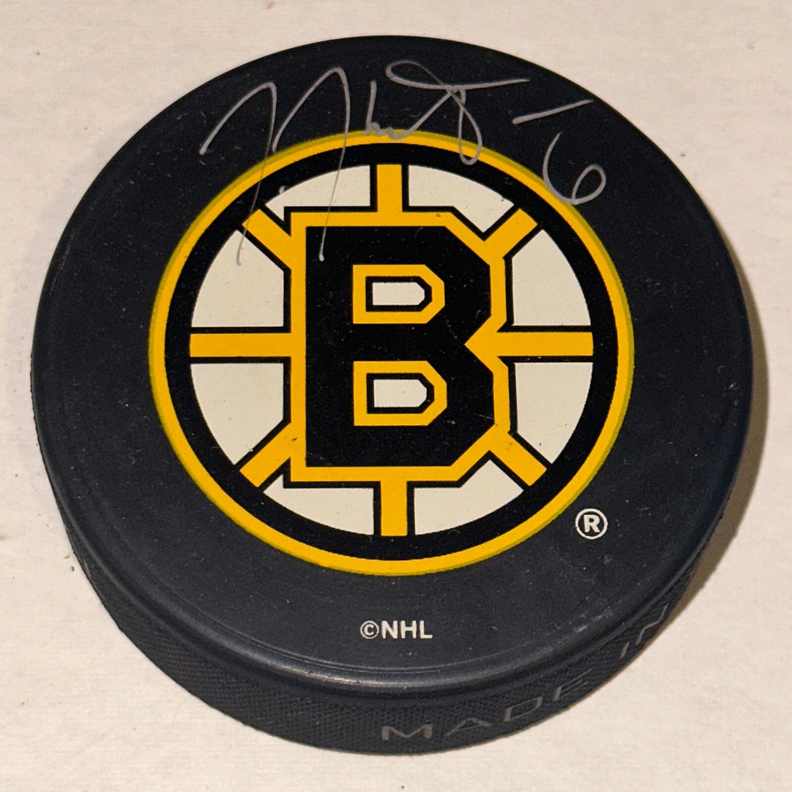 JOE THORNTON Signed Boston BRUINS Puck Beckett Authenticated (BAS)