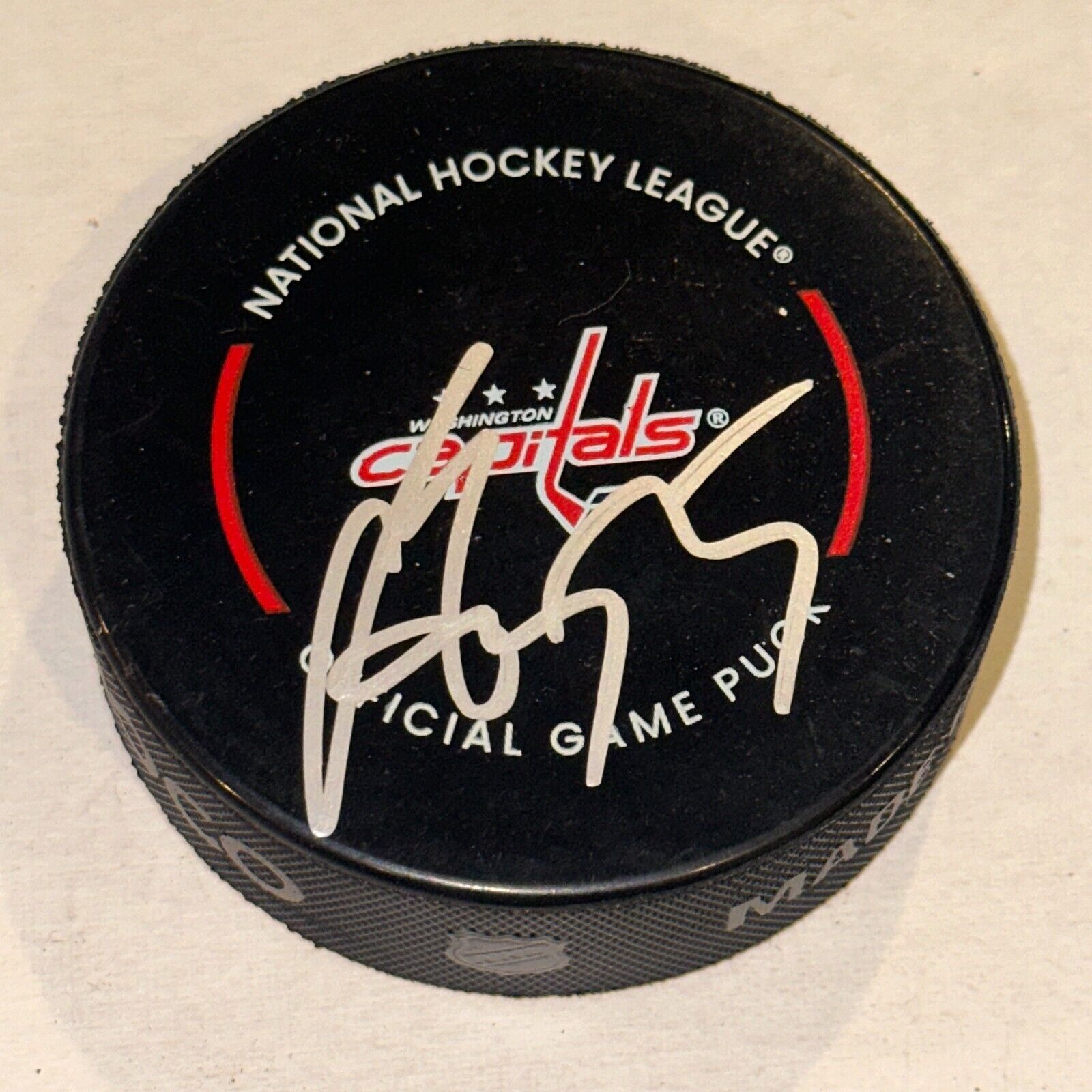 SERGEI GONCHAR Signed Washington CAPITALS Official GAME Puck Beckett (BAS)