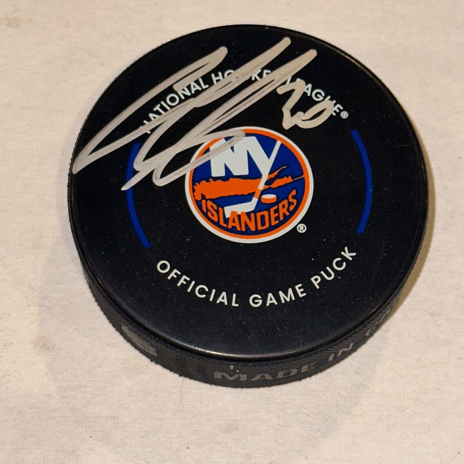 ILYA SOROKIN Signed NY ISLANDERS Official GAME Puck Beckett (BAS)